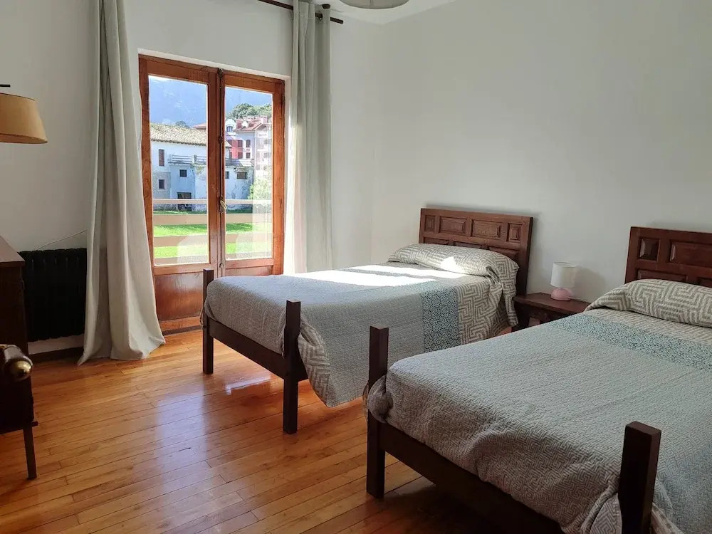 Charming 6-bed Chalet in Llanes