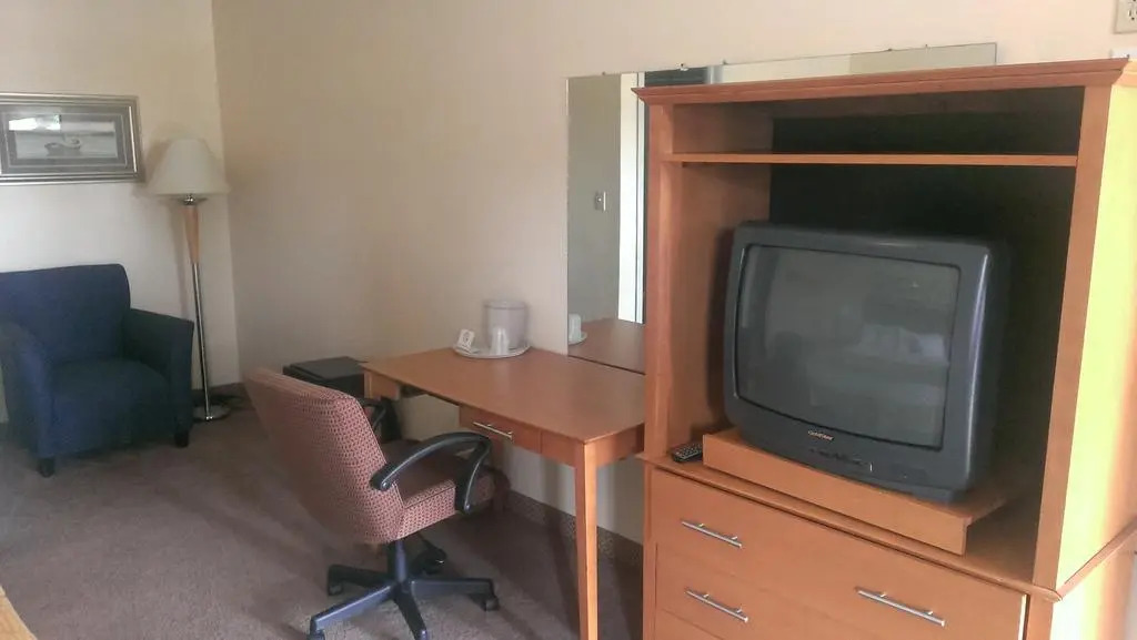 Naugatuck Motor Lodge