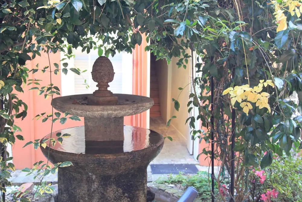 Large 1BR w Pool in Heart of FQ and Bourbon - NOLA