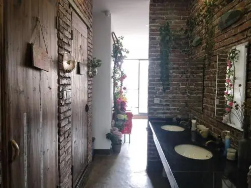 Deqing Qianxi Nianba Youth Hostel