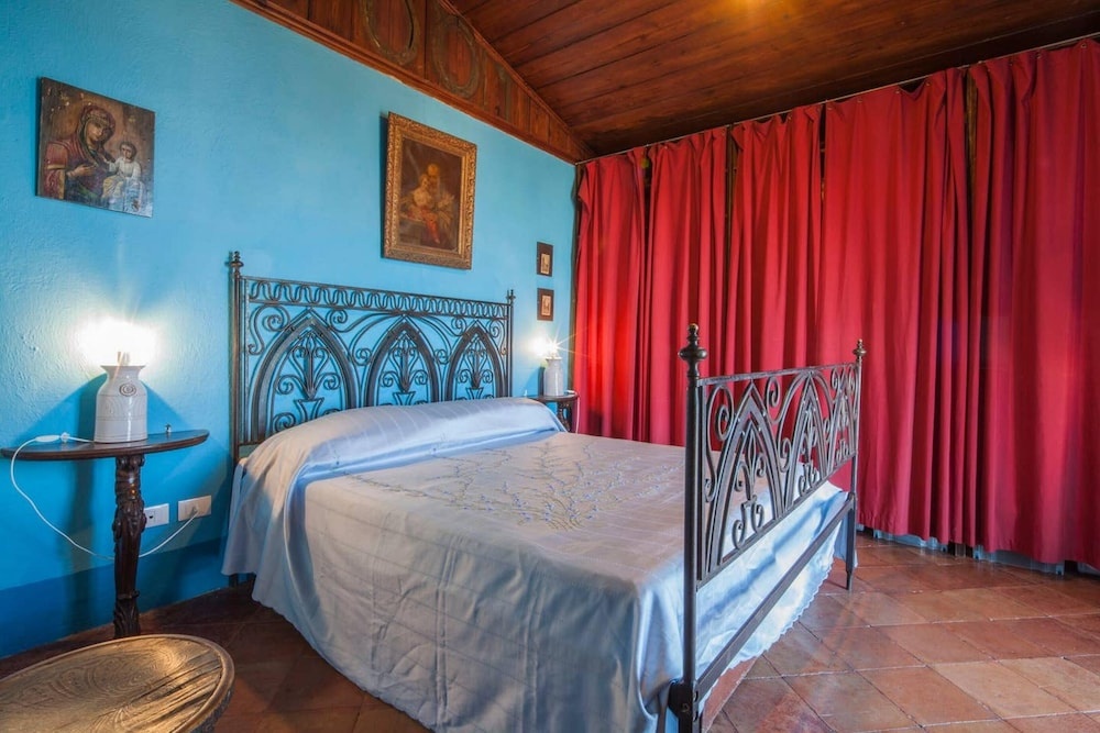 House With 7 Bedrooms in Massa Lubrense, With Wonderful sea View, Enclosed Garden and Wifi Near the Beach
