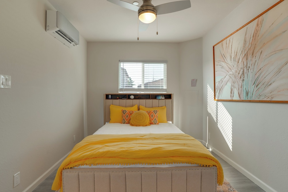 Great for Digital Nomads! Convenient Manteca Apt