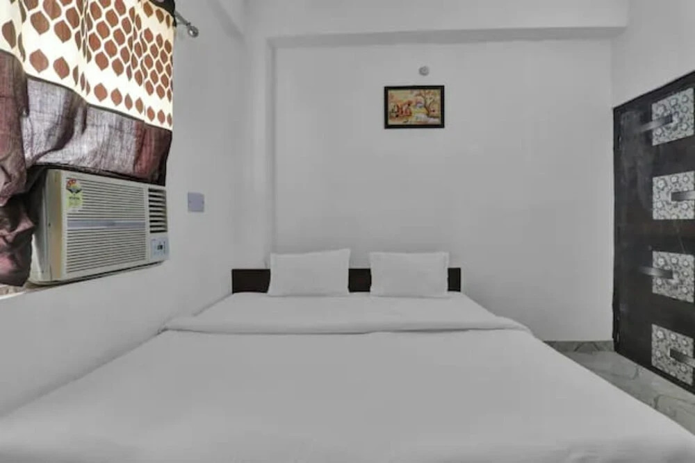 Goroomgo Shiv Ganga Guest House Varanasi