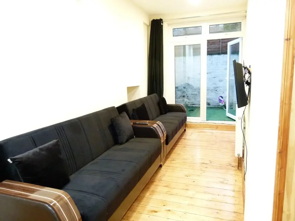 SS Property Hub - Family Apartment Kensington
