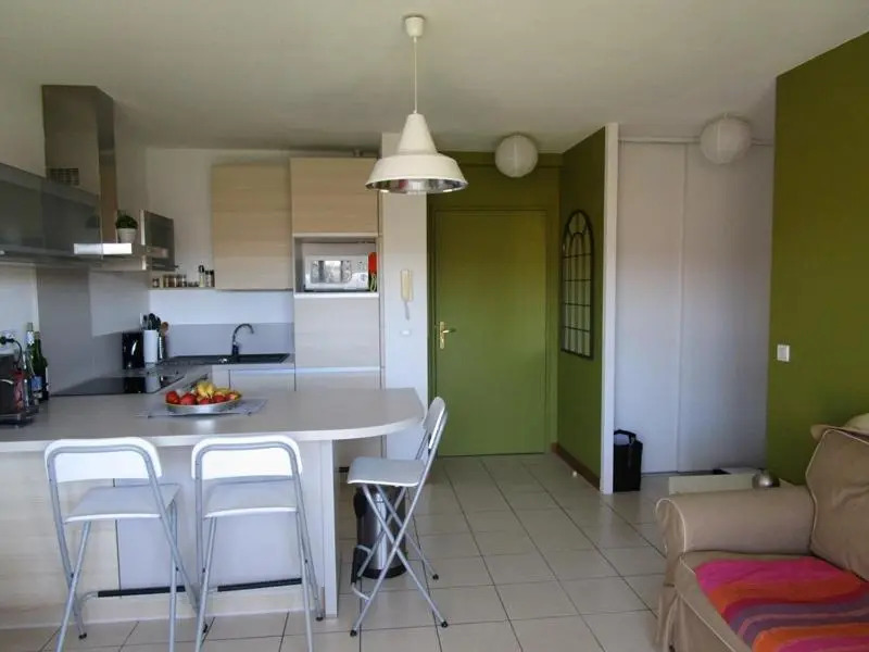 IBAIA 2-Bien moderne avec parking et piscine collective