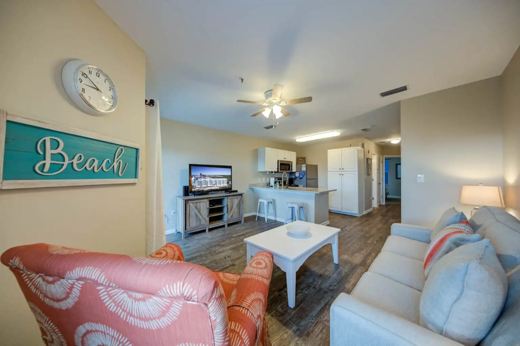 Luxury condo in the action of Orange Beach with pool and beach access