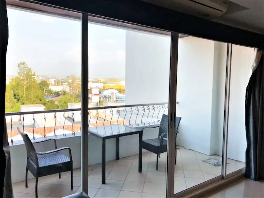 Large Studio with Balcony - TW Platinum Suites, Jomtien
