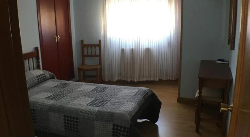 Hostal ** EC León