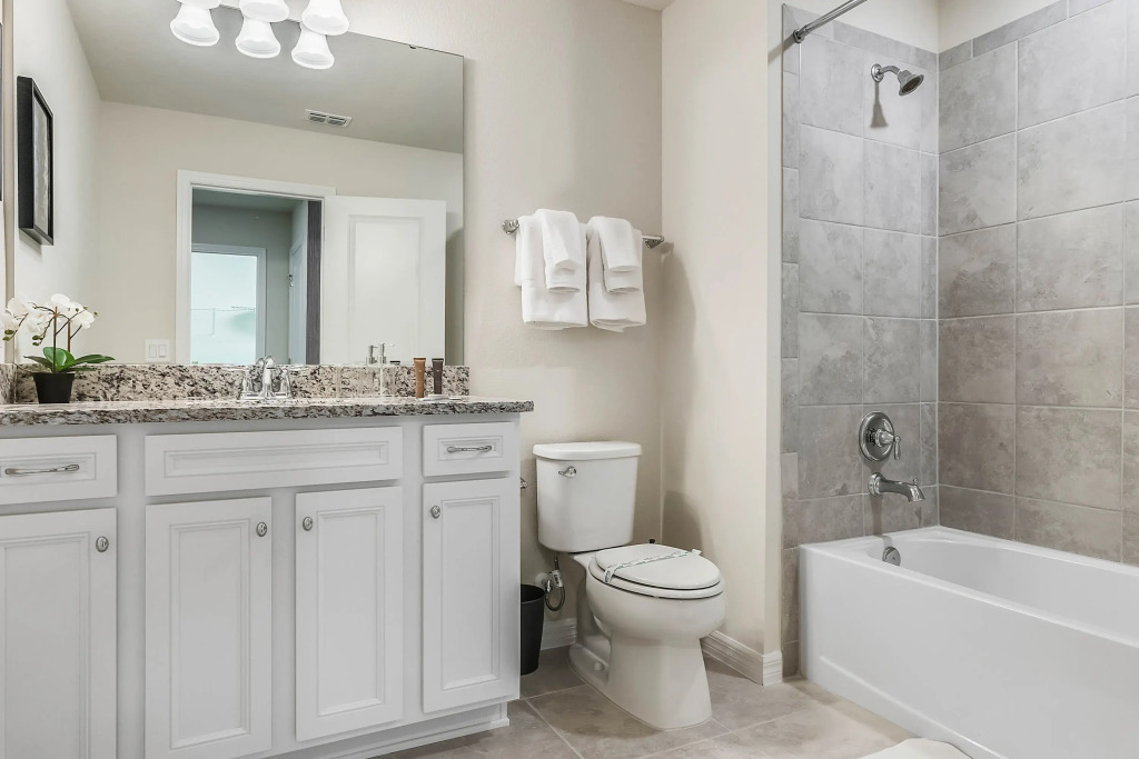 5 Bedrooms 45 Bathrooms Windsor Island 602 Jl