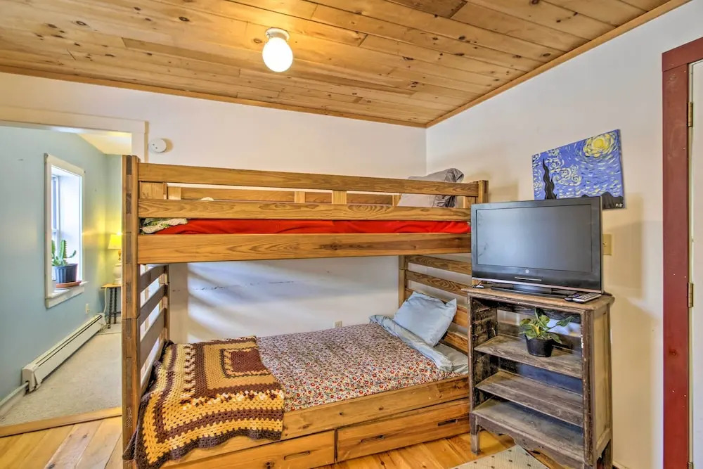 Quaint & Cozy Apartment 12 Mi to Ski Slopes