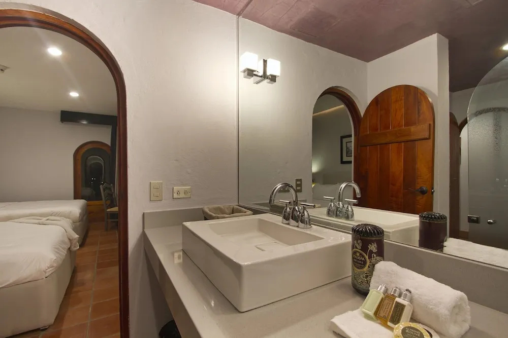Alta Las Palomas Hotel