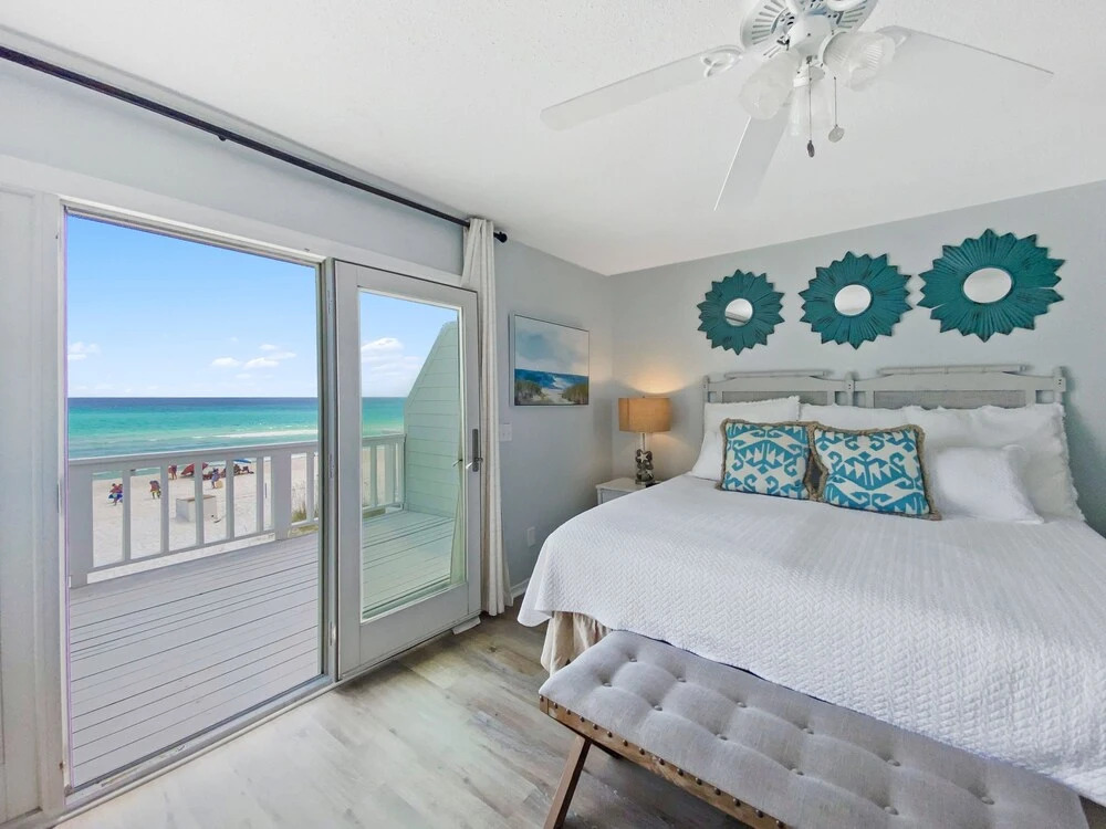 On the Beach - 2 Br townhouse by RedAwning