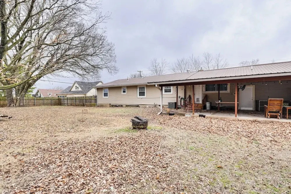 < 1 Mi to Main St Berryville: Spacious Family Home