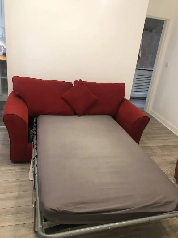 1 Bedroom Pet Friendly Apt Wd Free Wifi, Parking, Netflix & Pool Table. Sleeps 3