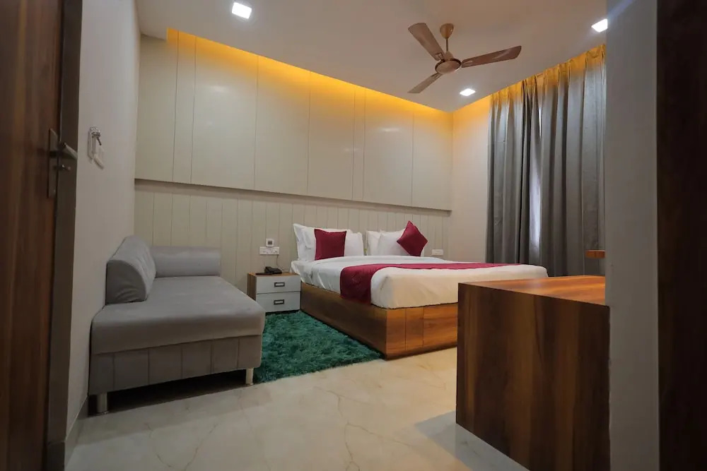 Hotel Taj Crown plaza