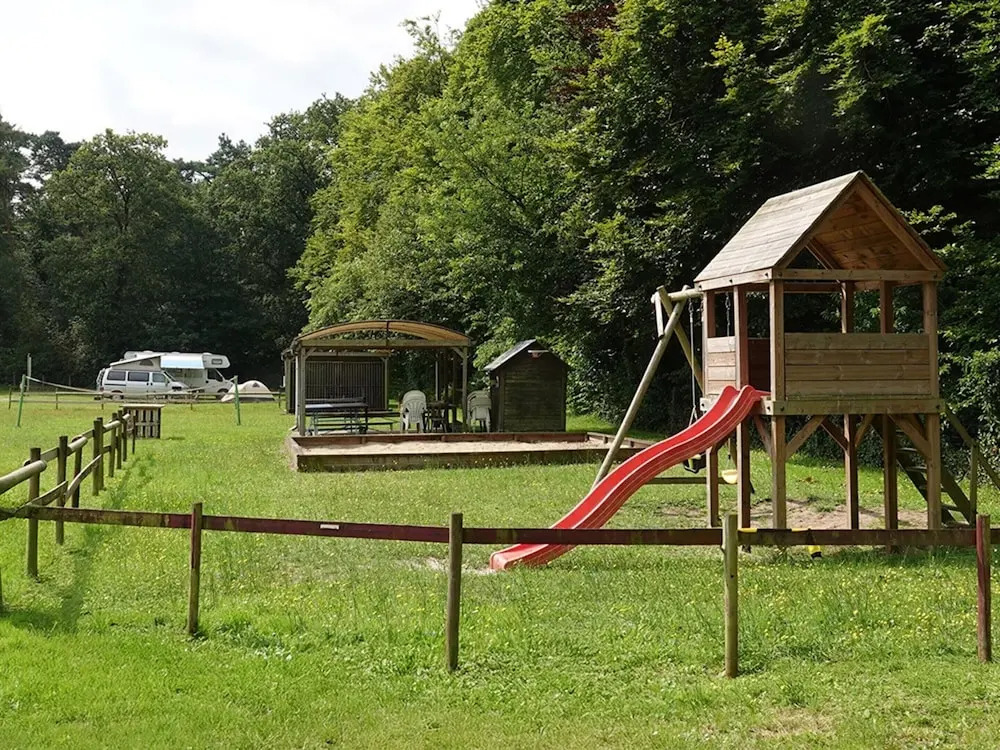 Nature-rich Caravan Retreat for 6