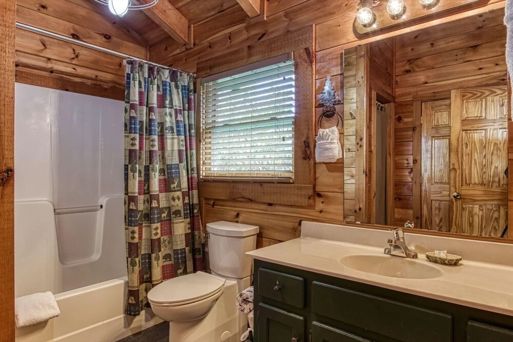 Papa Bears Hideaway - FKA Cold Creek Camp By Heritage Cabin Rentals