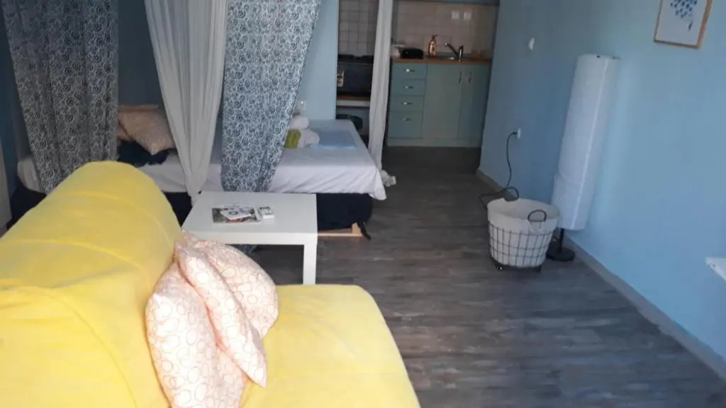 Romantically allured studio next to the center