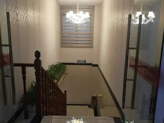 Pinghu Xinyue Fashion Hotel