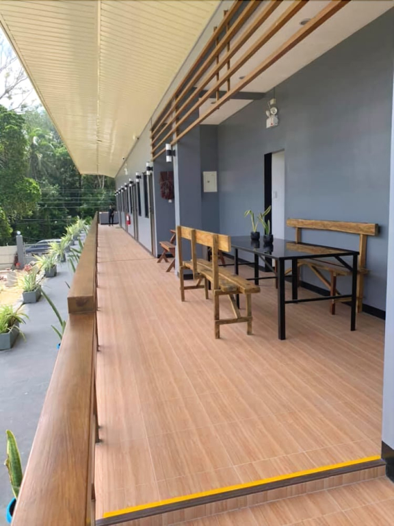 Tatay Sesengs Apartment