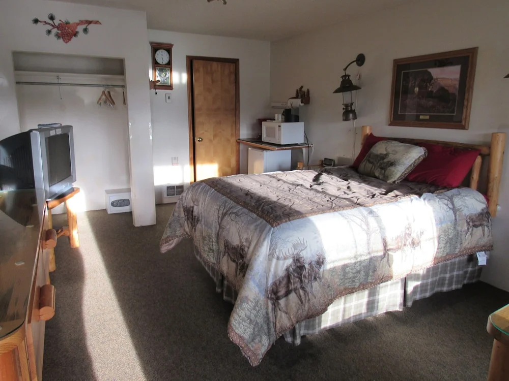 The Woodsman Country Lodge Motel
