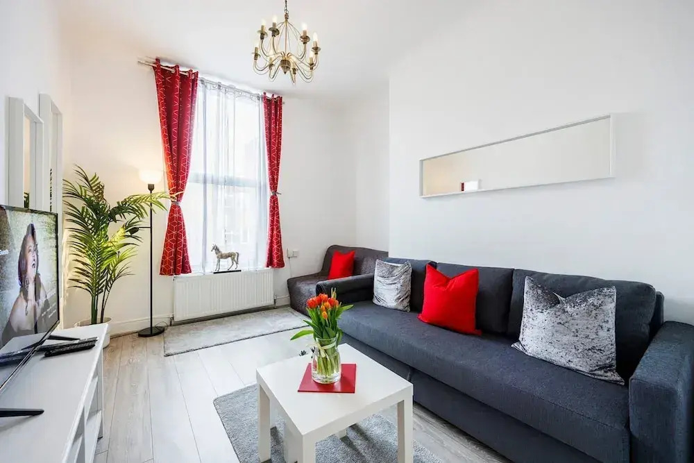 Kensington Charming and Bright Flat
