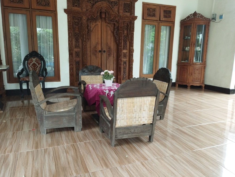 Hotel O Homestay Bonjeruk Near Restoran Pawon 21 Bonjeruk