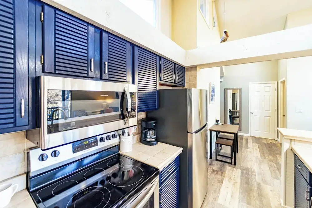 Serenity Now Quiet 4 BDR Next to Margaritaville!