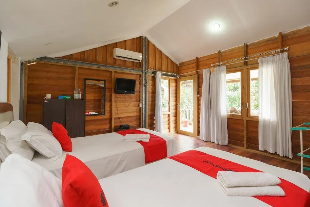 RedDoorz Syariah at Sumur Tiga Beach Sabang Aceh