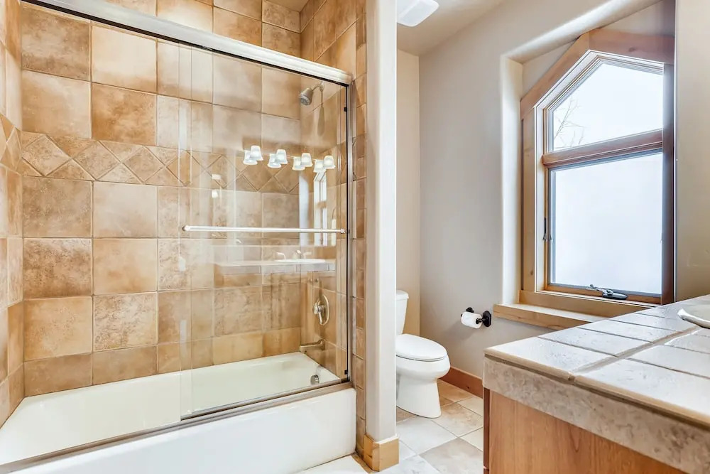 Luxurious All-suite Ski W/ Hot Tub 5 Bedroom Duplex