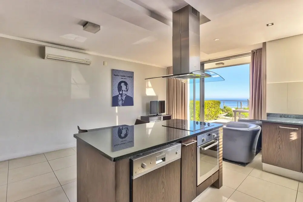 Camps Bay One Bedroom Apartment - Luxury Stay With sea View!