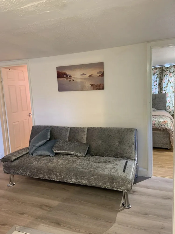 Economical 2BR Small Furnished Annex-high Wycombe