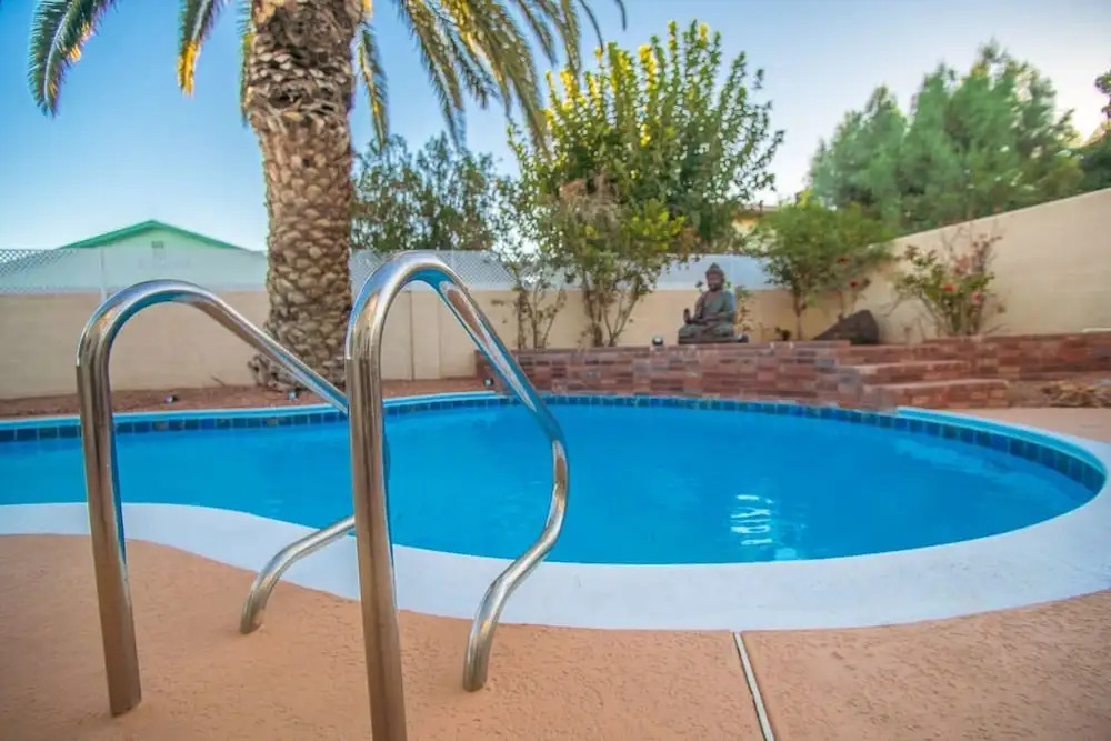 Palm Tree Paradise Luxurious 4 Bd Sleeps 16!