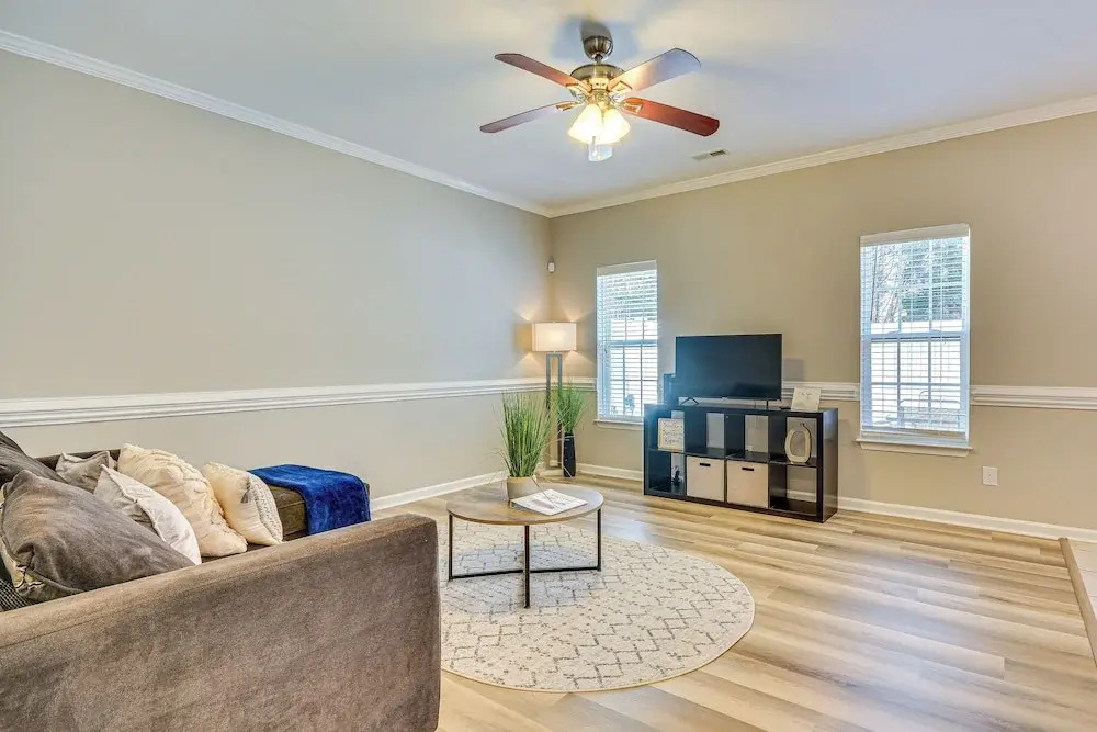 Charming Greensboro Townhouse With Back Patio!
