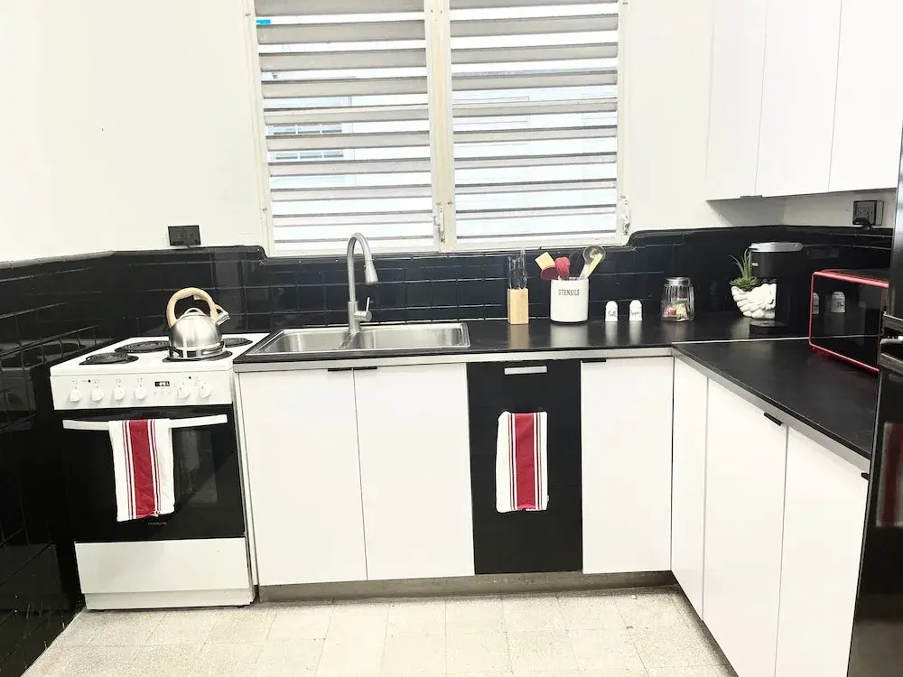 3BR 2BA Balconies Hip Lo za Beach Caf s