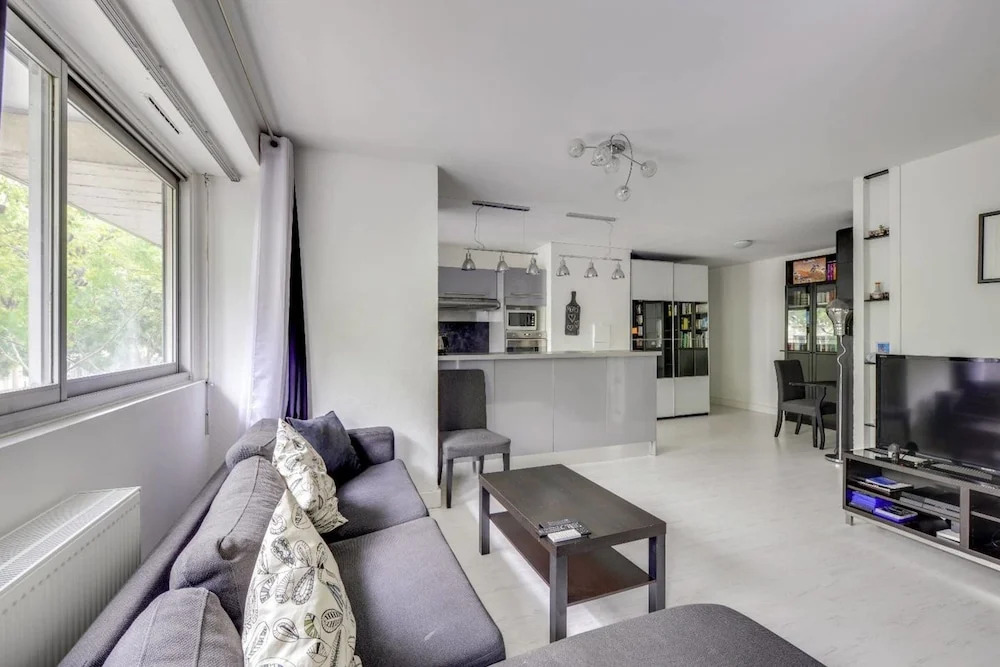 Modern 1bedroom Flat With Terrace in Trendy Paris XI