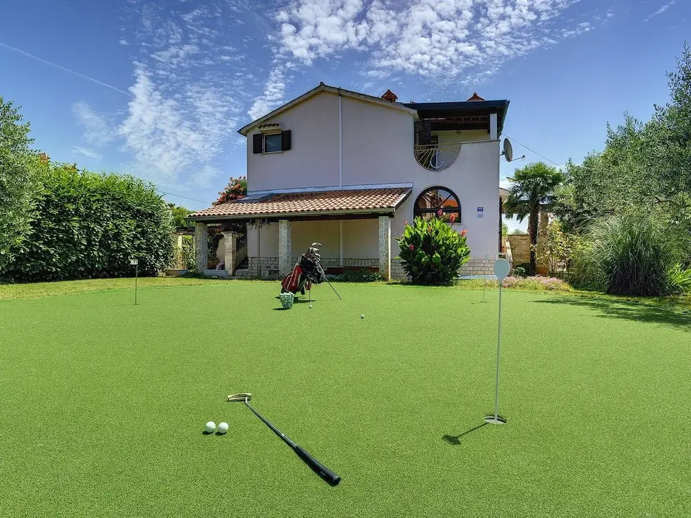 Holiday Home in Liznjan With Pool Near Beach