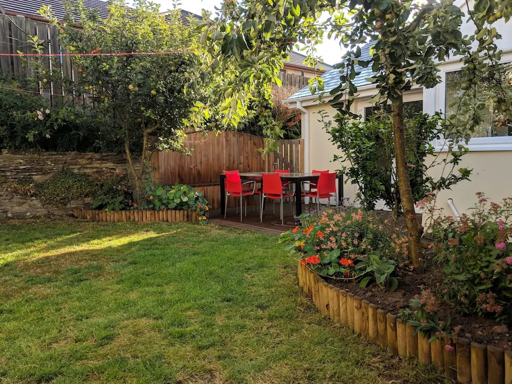 27 Berries Avenue