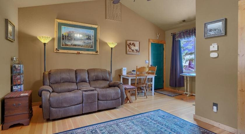 Pikes Peak Guest Cabin at Rocky Mountain Lodge