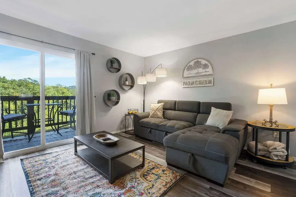 Honey Hole - 3 BDR Hilltop Haven Close to Branson Attractions!