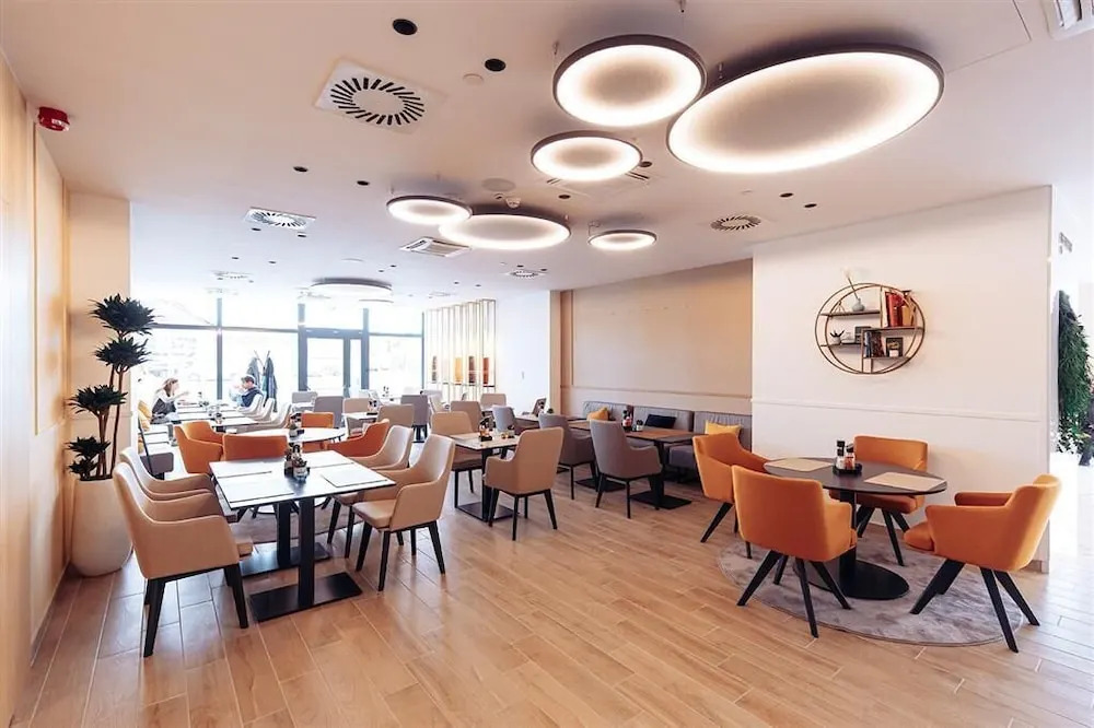 Antunović Hotel East