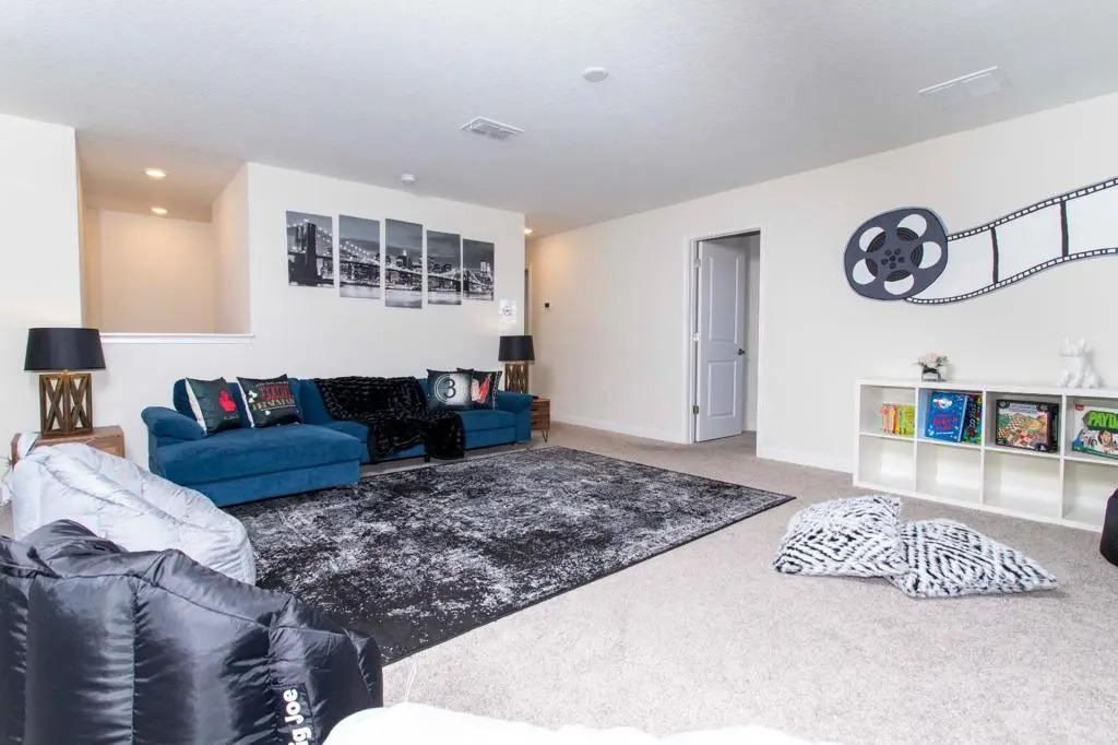 FUN 6 Bed MINNIE and AVENGERS at CHAMPIONS GATE, Davenport , US