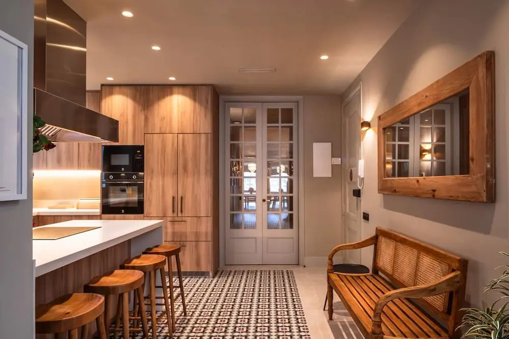 Lovely 6 BR Flat in L Eixample