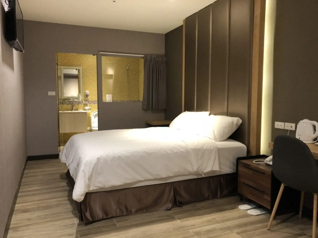 Honest & Warm Hotel