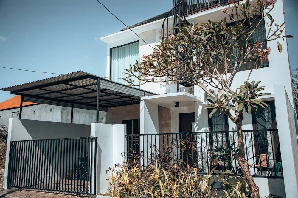 Hidden Oasis With A Pool+balcony & Private Rooftop