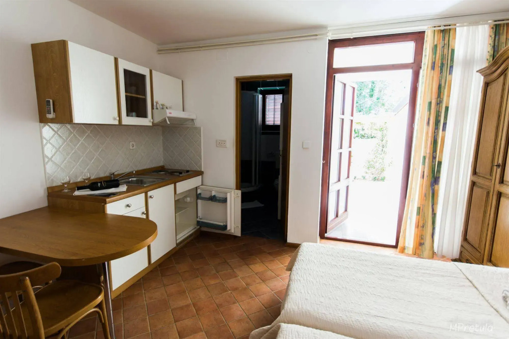 Apartments and Rooms Degra