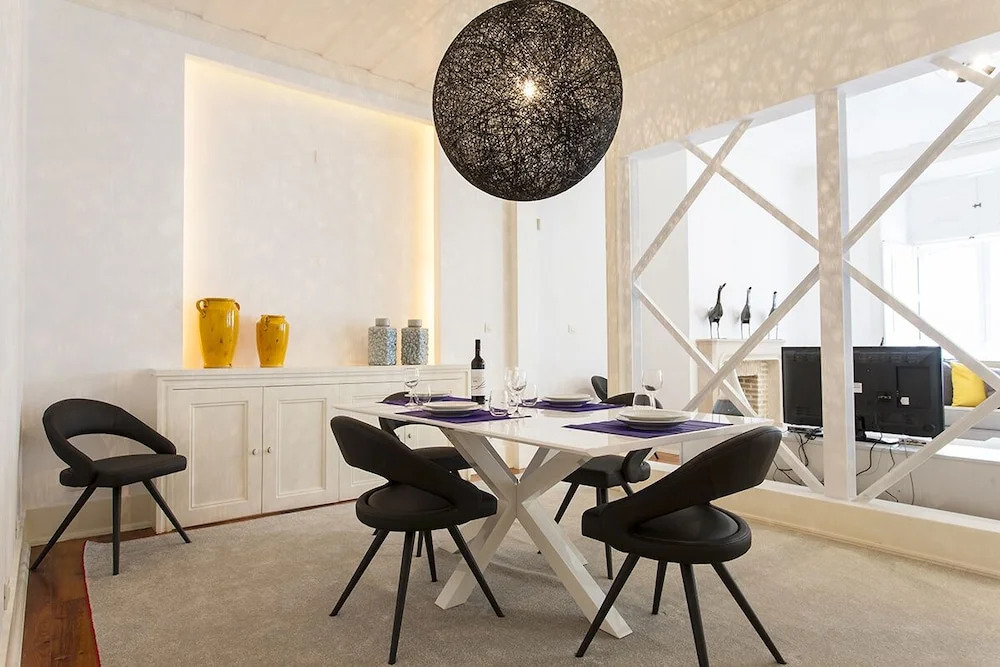 ALTIDO Elegant 3BR Apt w/workspace in Chiado