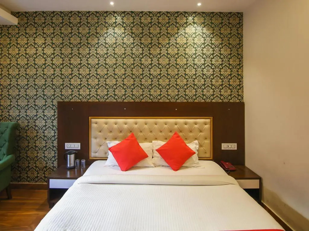 OYO 17099 Ambika Residency