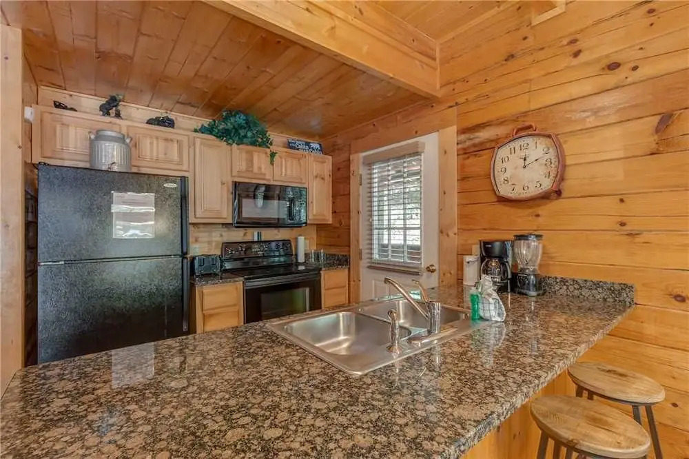 A Mountain Paradise 2 Bedroom Home with Hot Tub