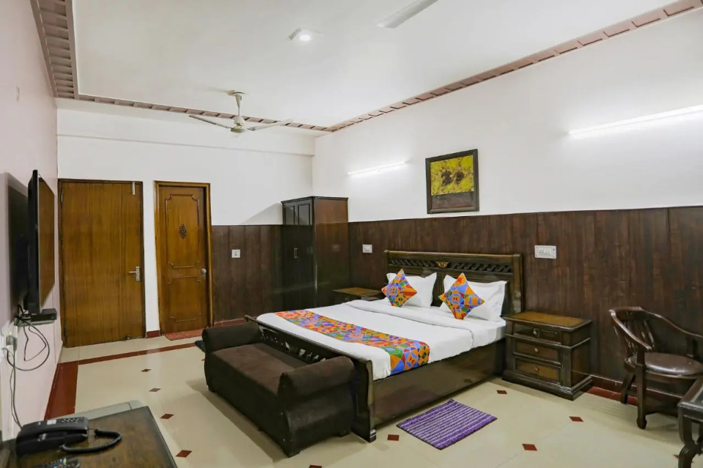 Fabhotel Traika Inn